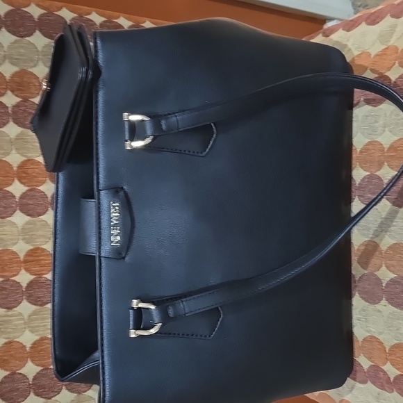 Handbag - Picture 2 of 3